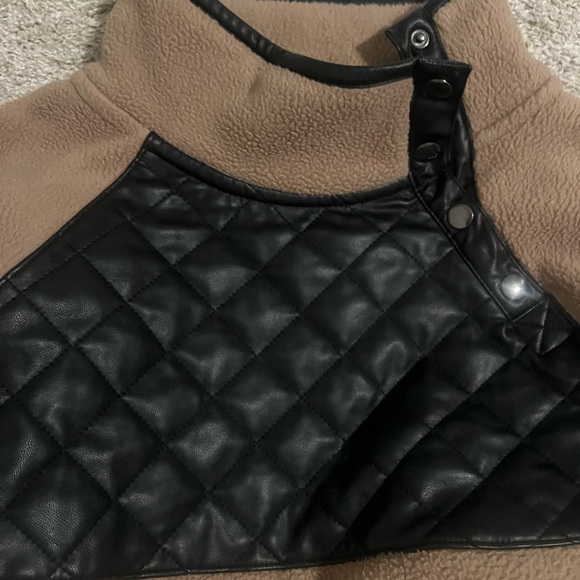 Abercrombie Taupe Fleece Pullover with Quilted Black Yoke - Picture 4 of 4